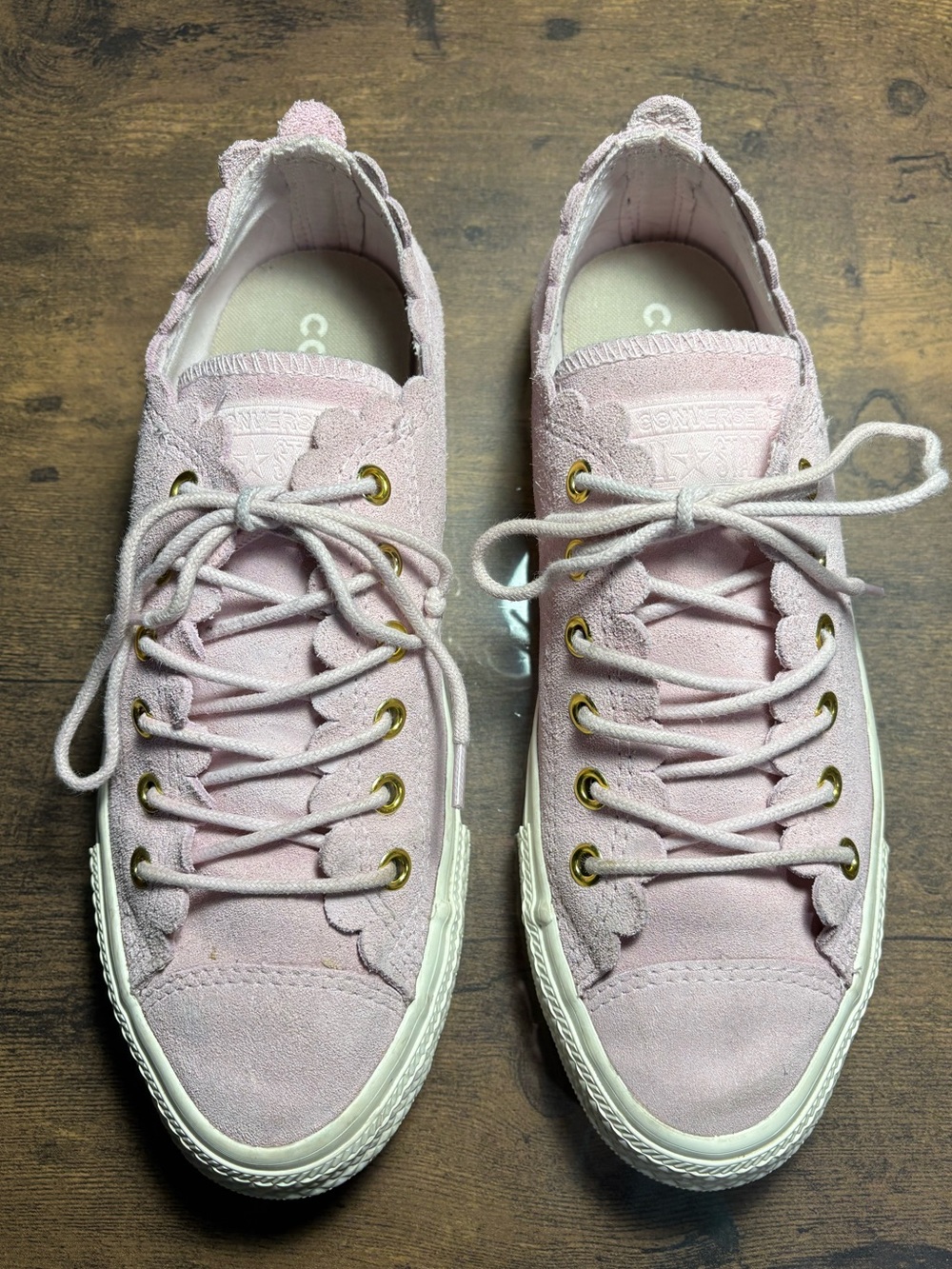 Converse Women's Low Top Lavender Scalloped Suede Sneakers Sz 7